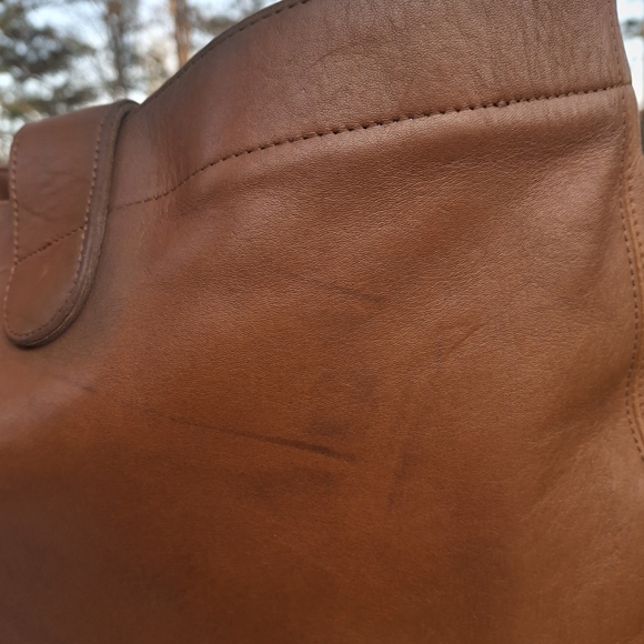 Classic Brown Leather Shoulder Bag with Buckle - Picture 5 of 15